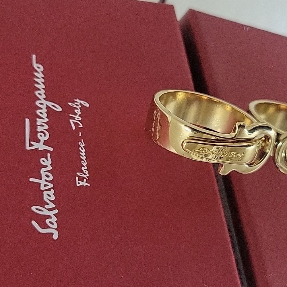 Large Salvatore Ferragamo Scarf Ring (Gold)